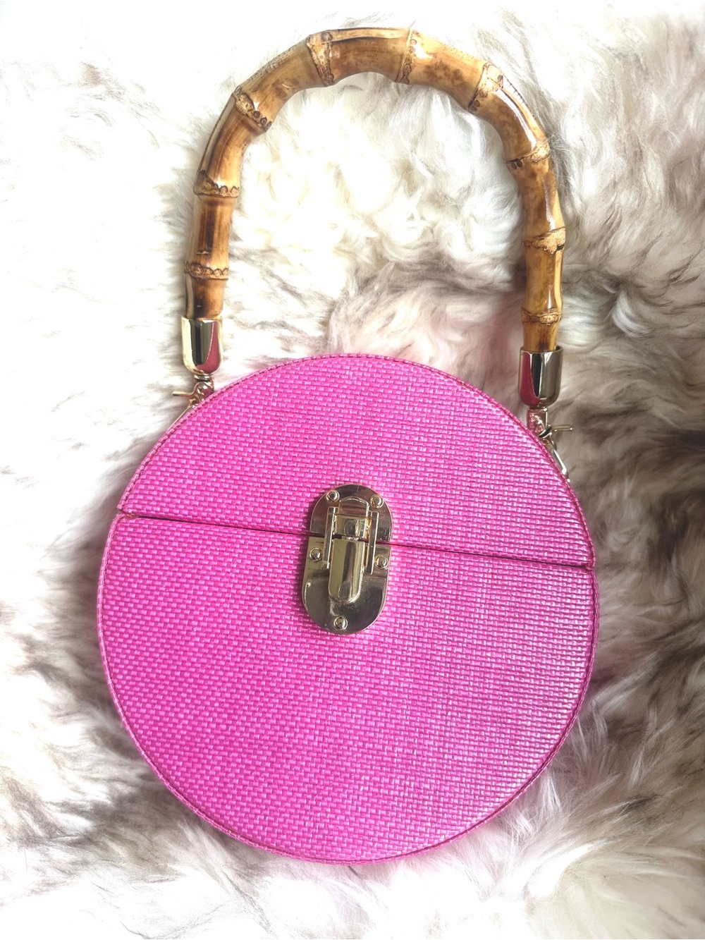 Round Mini-Bag with Bamboo Handle
Perfect for Summer - Picture 2 of 8